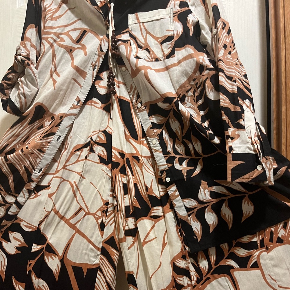 Abstract Botanical Print Button-Up Shirt w/ matching flowing wide-leg pant.🌸